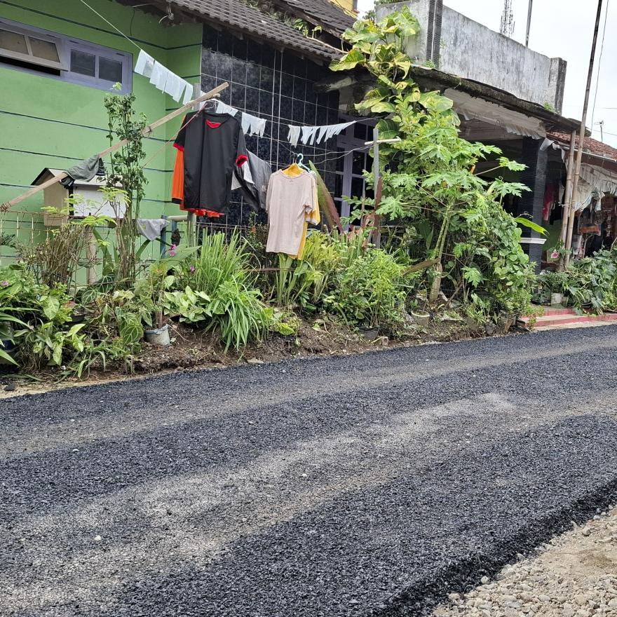 PENGASPALAN JALAN  DUSUN PENUSUPAN DARI DANA DESA TA 2024